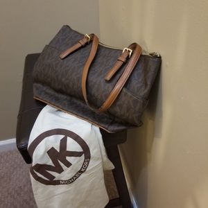 Michael Kors jet setter brown bag